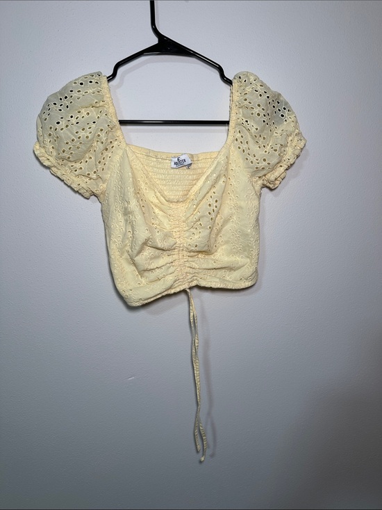 Hollister Tops - Buttery Yellow Eyelet Puff-Sleeve Cropped Top